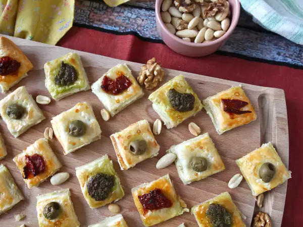 Receita Quadradinhos de massa folhada rápidos e fáceis para um ótimo aperitivo!