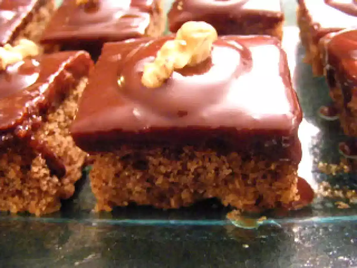 Quadradinhos de noz com cobertura de chocolate