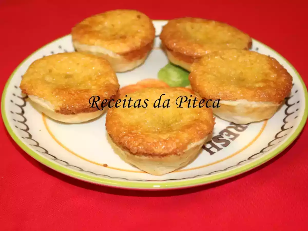 Queijadinhas folhadas de pêra