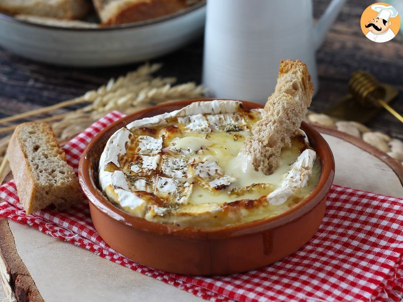 Queijo Camembert com mel assado na Air Fryer