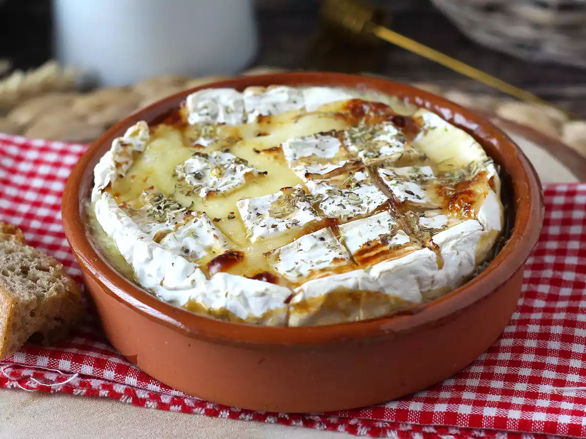 Queijo Camembert com mel assado na Air Fryer - foto 2