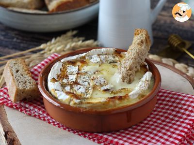 Queijo Camembert com mel assado na Air Fryer