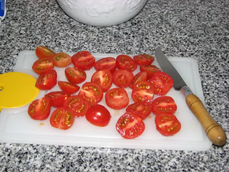 Queijo feta com tomates e manjericão - Dia vermelho - foto 6