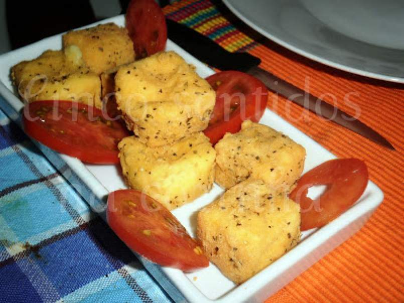 Queijo flamengo panado em farinha de milho e ervas, foto 2