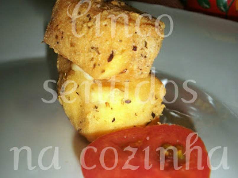 Queijo flamengo panado em farinha de milho e ervas, foto 3