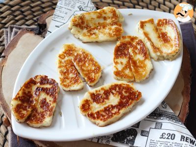 Queijo halloumi grelhado com mel e alecrim