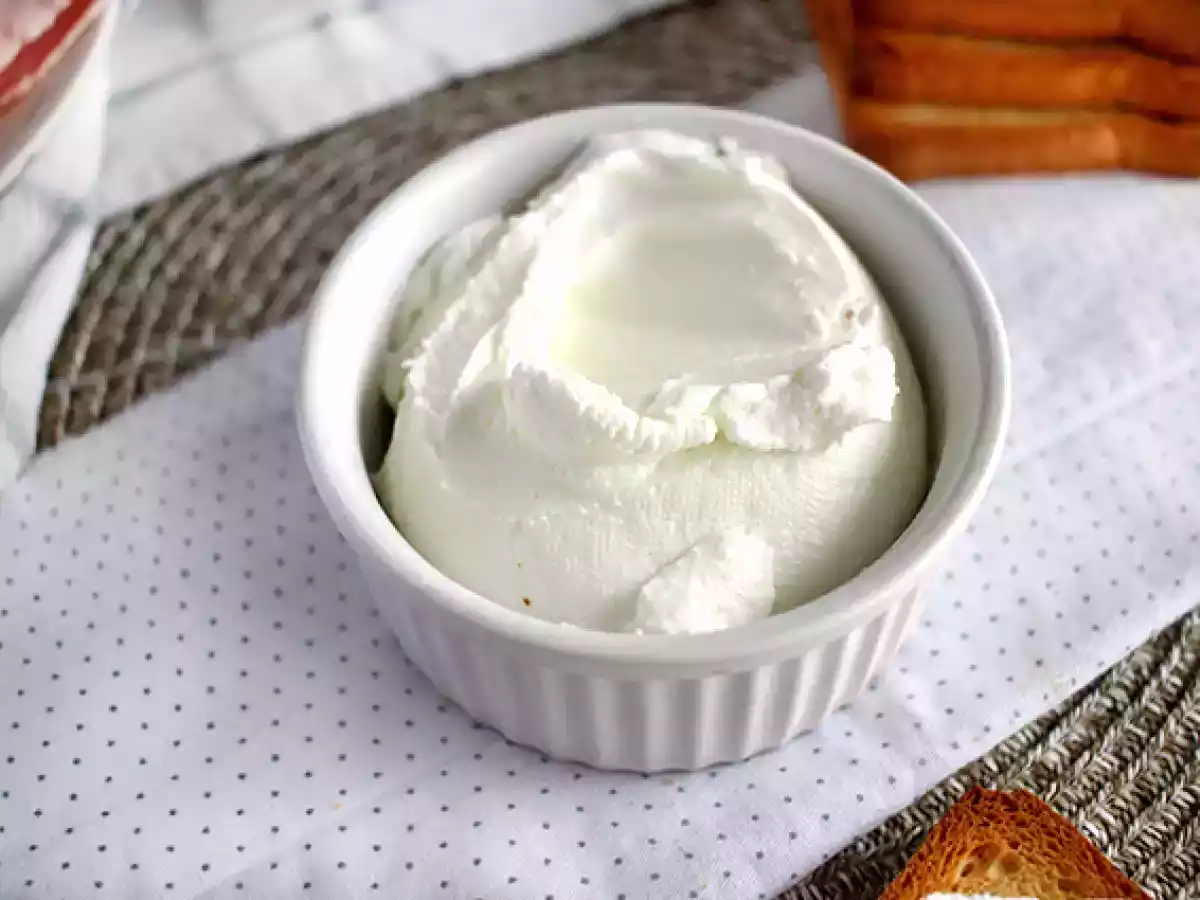 Queijo tipo Philadelphia caseiro (com 2 ingredientes)