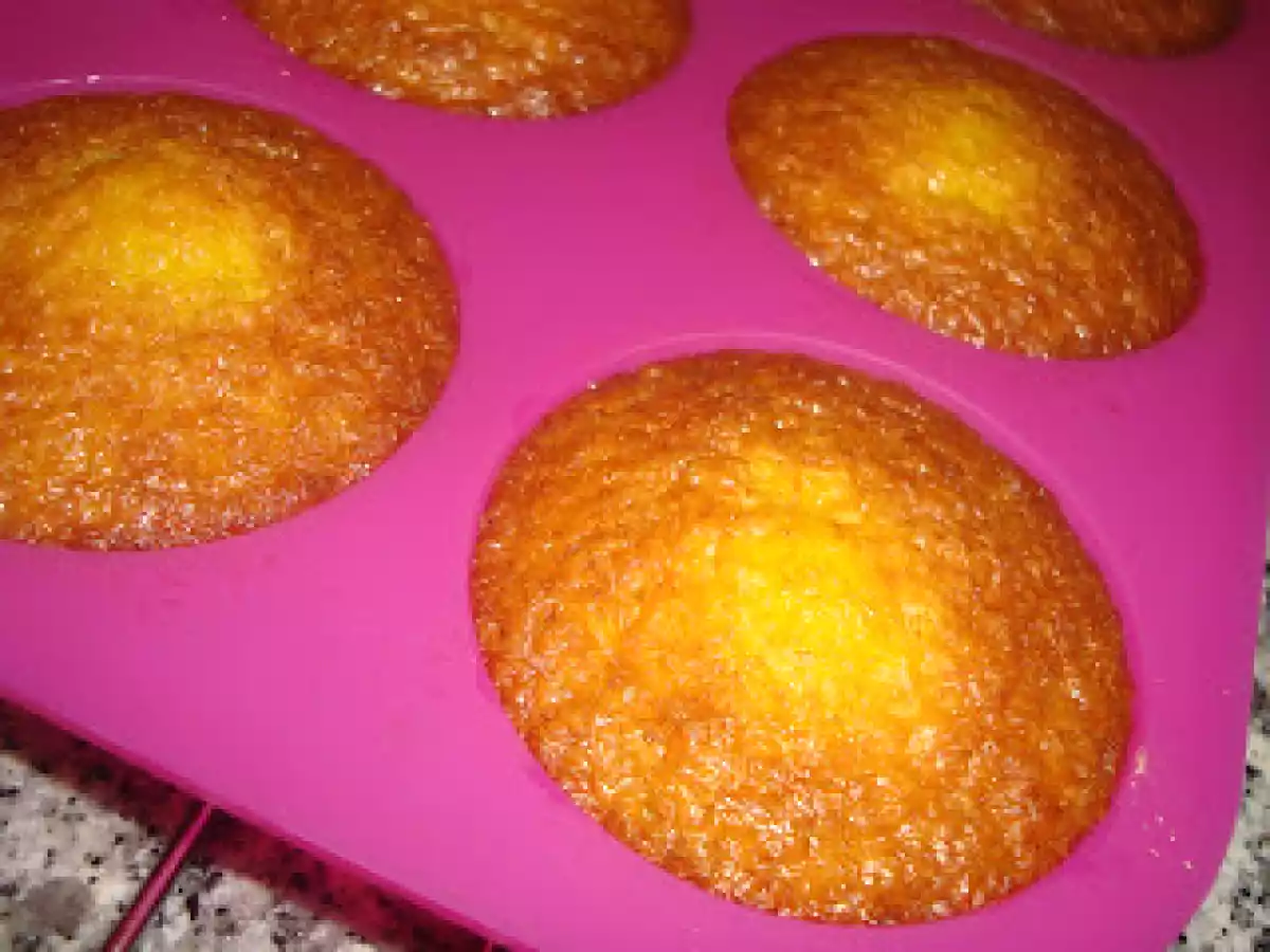 Queques de coco com aroma de baunilha e custard