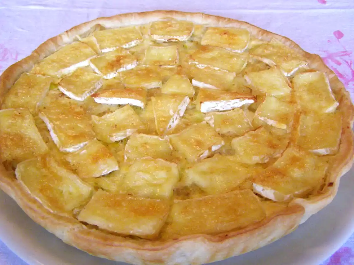 Quiche com batata, alho-poró e queijo brie