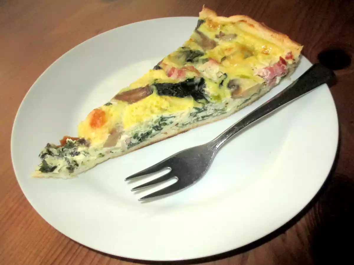 Quiche de alho francês, cebola e bacon