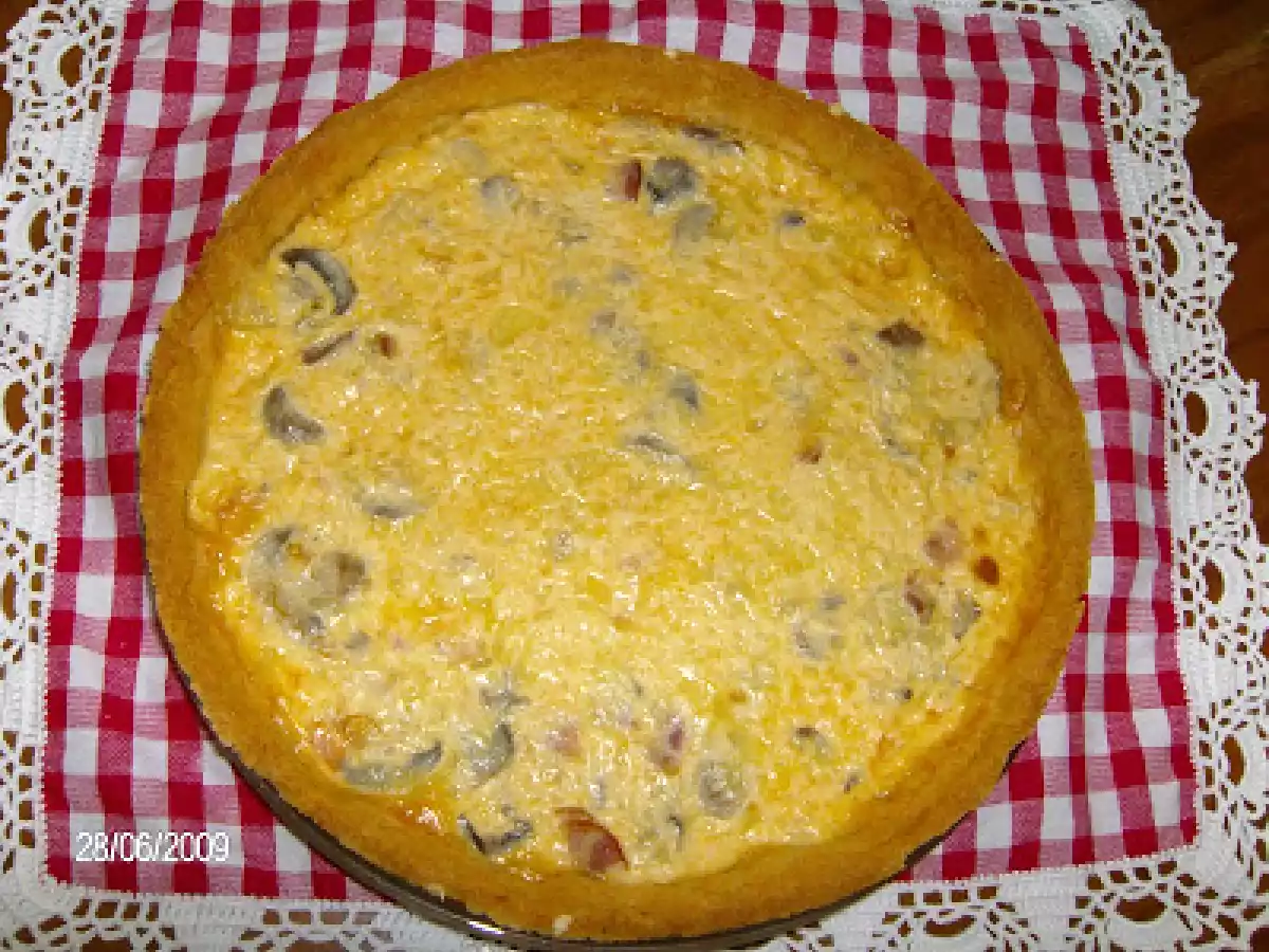 Quiche de bacon e cogumelos