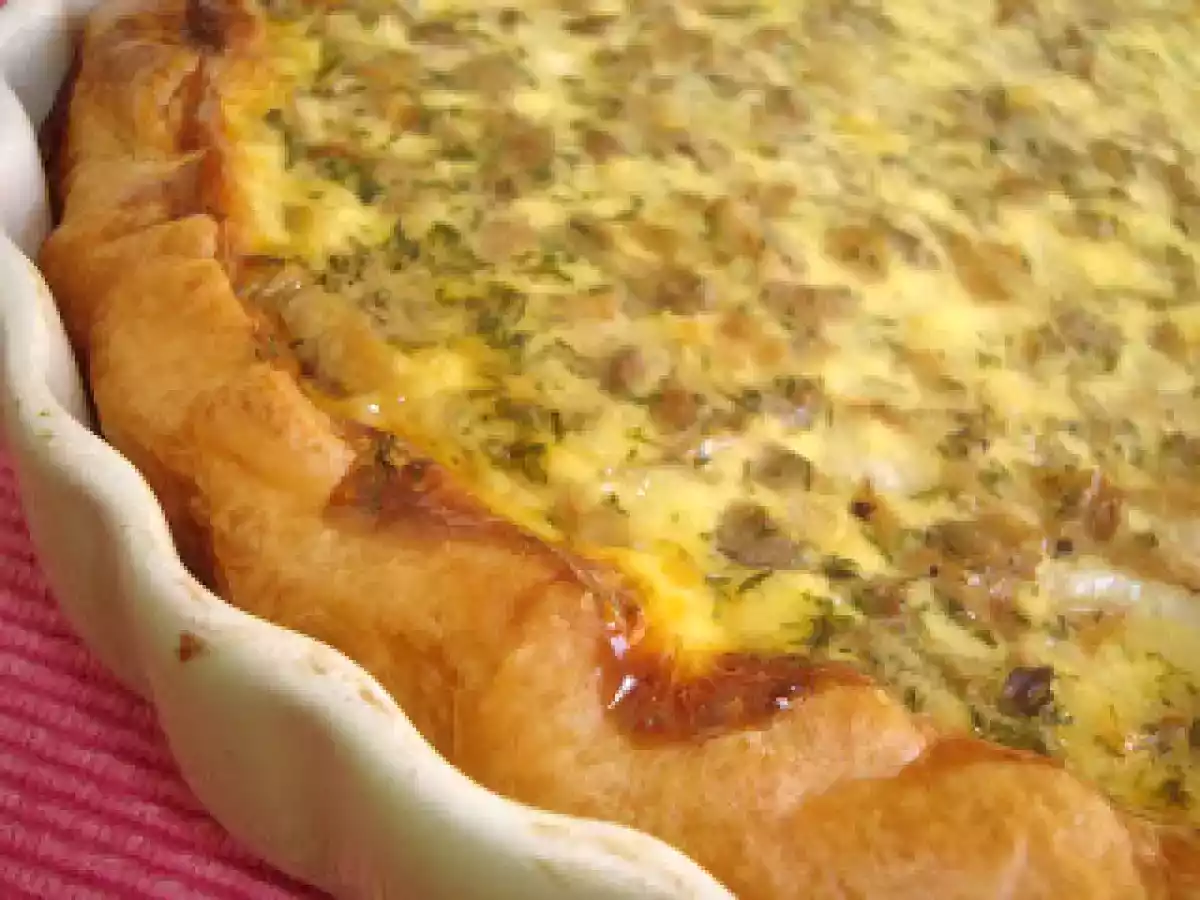 Quiche de cogumelos, fiambre e queijo mozzarela com especiarias e endro