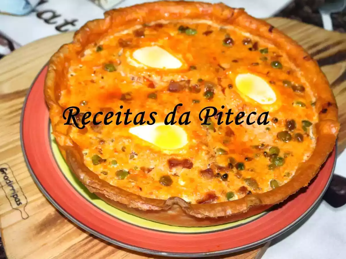 Quiche de ervilhas com ovos escalfados
