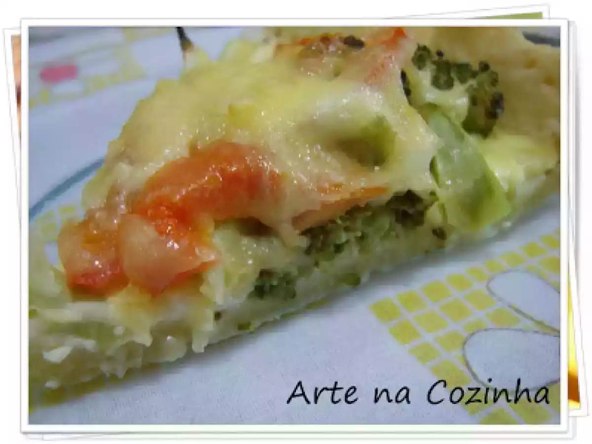 Quiche de legumes com queijo emental