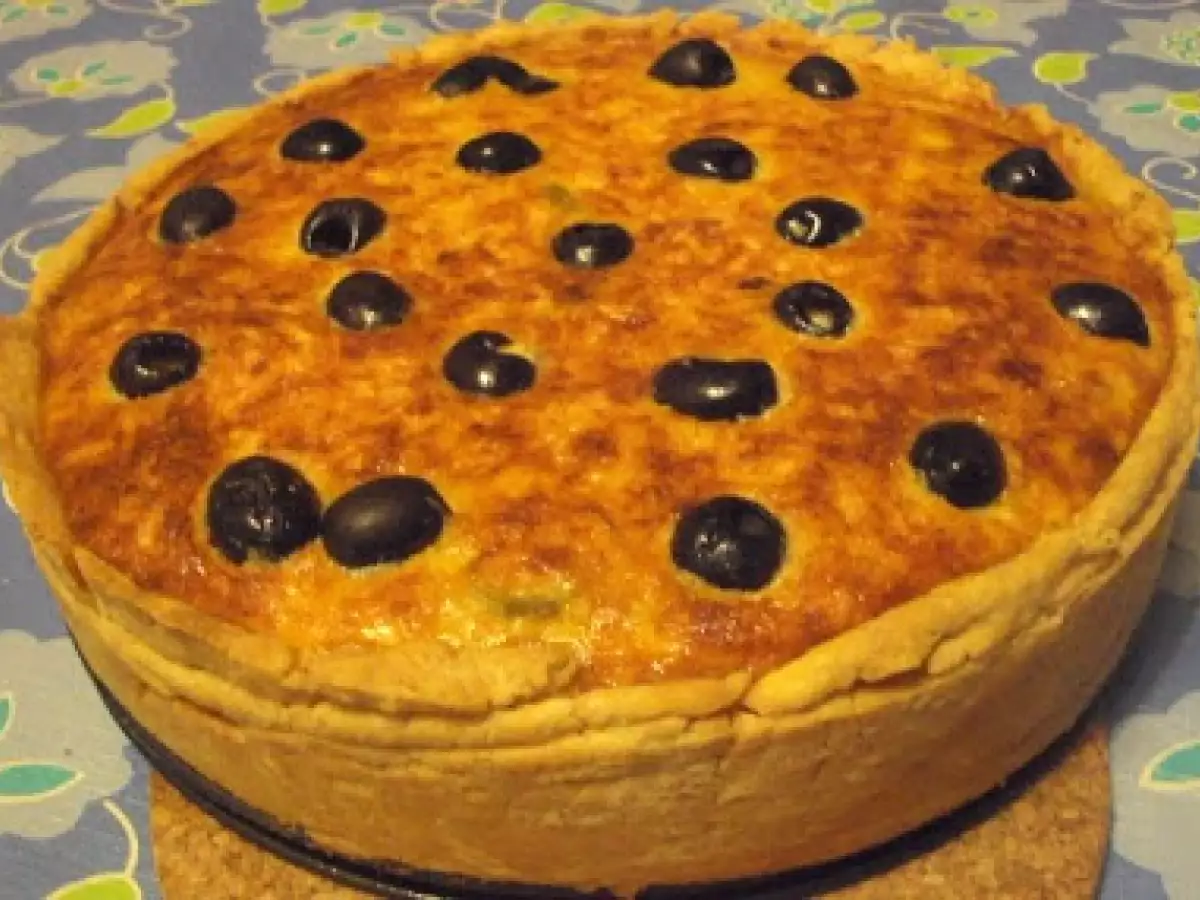 Quiche de salmão fumado, alho-francês e cogumelos com mozzarella e pecorino - foto 2