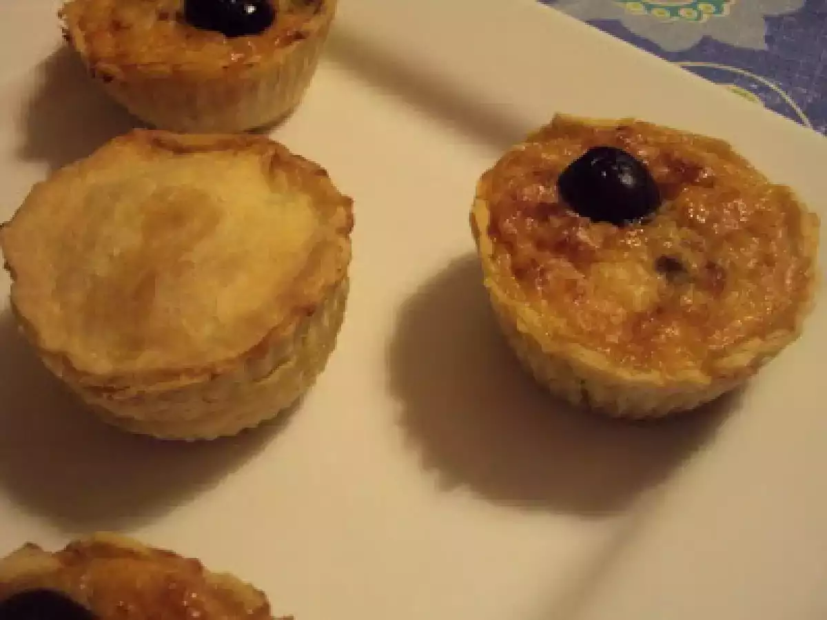 Quiche de salmão fumado, alho-francês e cogumelos com mozzarella e pecorino - foto 9