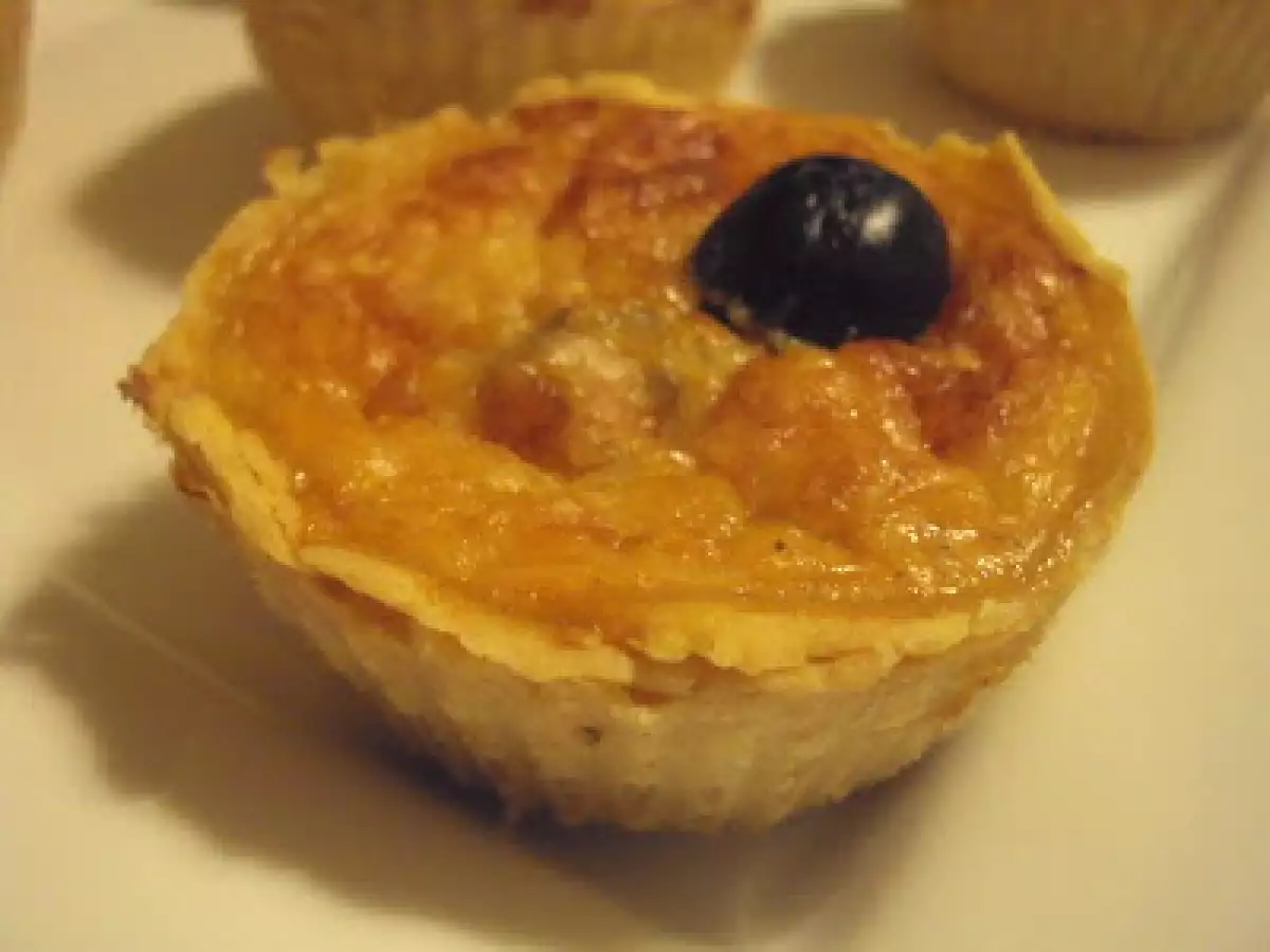 Quiche de salmão fumado, alho-francês e cogumelos com mozzarella e pecorino - foto 11
