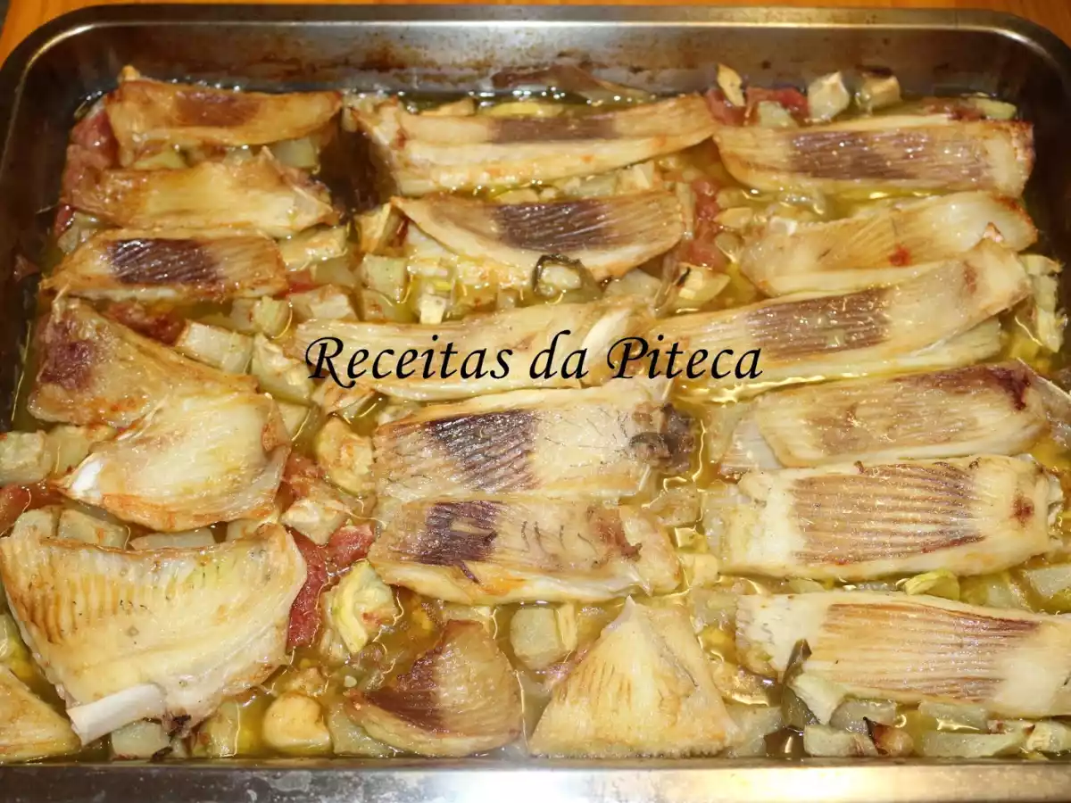 Raia assada em cama de legumes