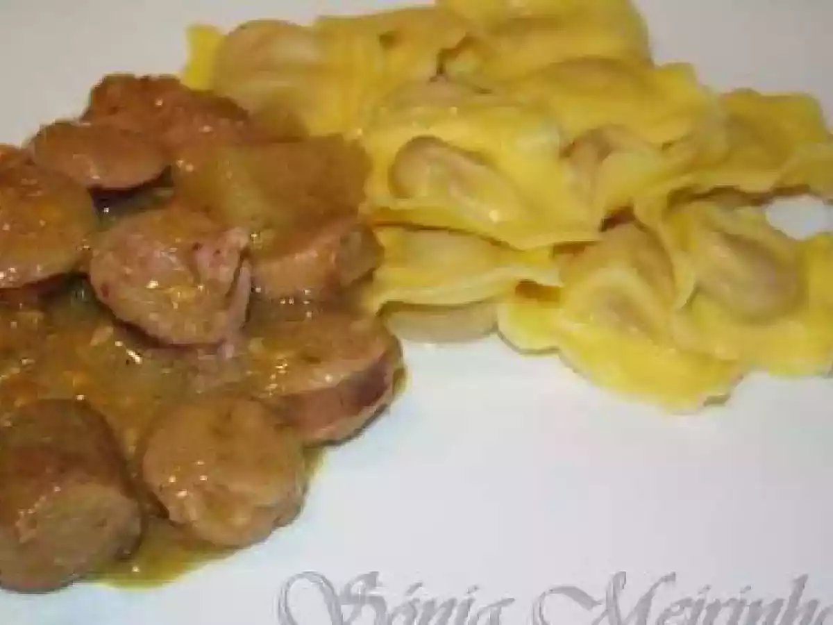 Ravioli de Carne com Caril de Salsichas frescas, Perú e Ananás