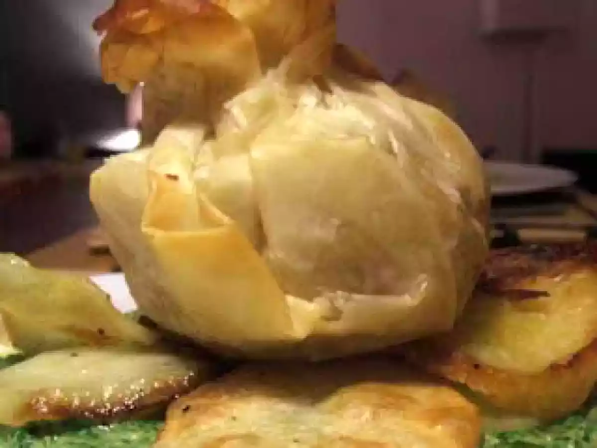 Rebuçado de alheira com esparregado de nabiça e batata assada