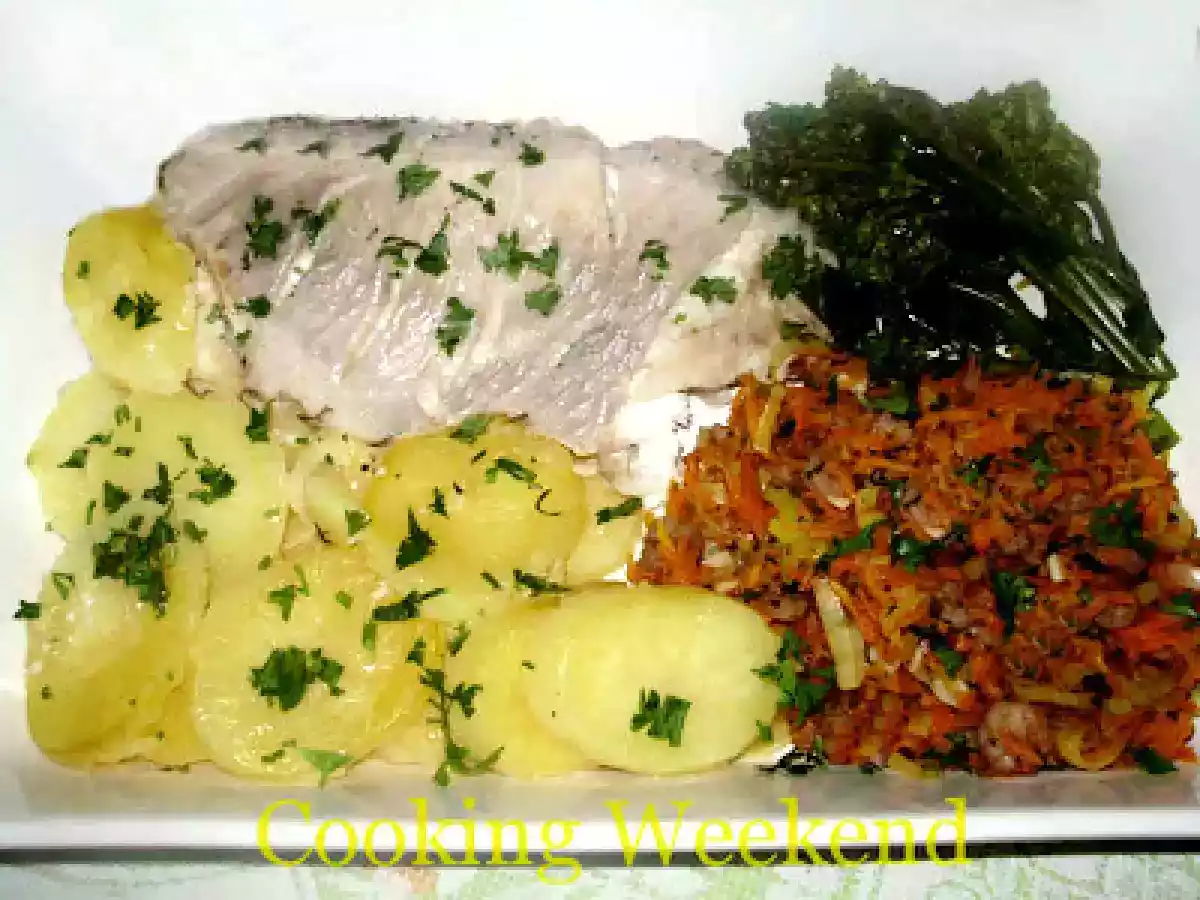 Receitas: Garoupa Assada ao Molho de Camarões com Alho Poró e Cenoura