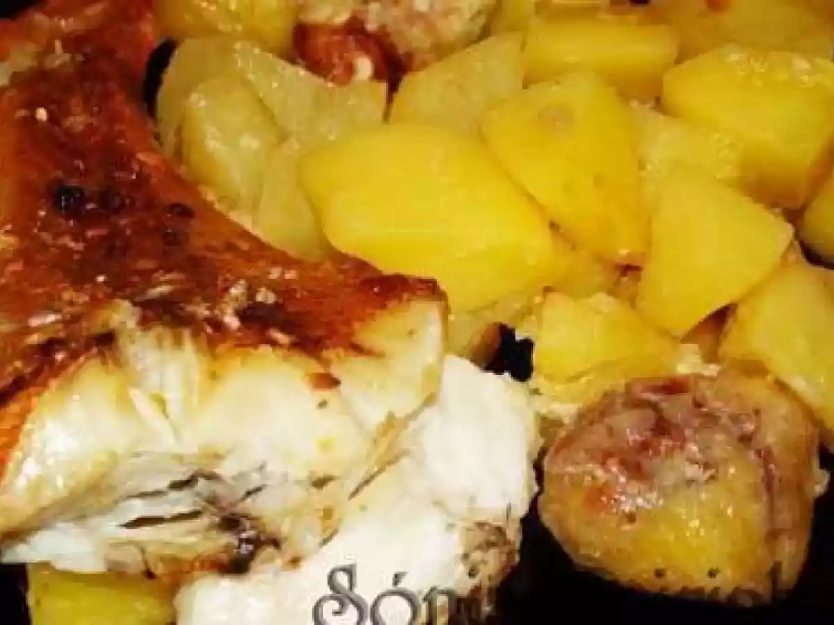 Red fish assado no forno com batatas e castanhas