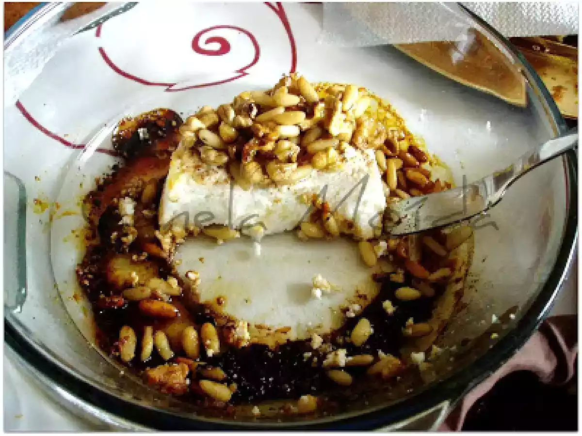 Requeijão gratinado com frutos secos