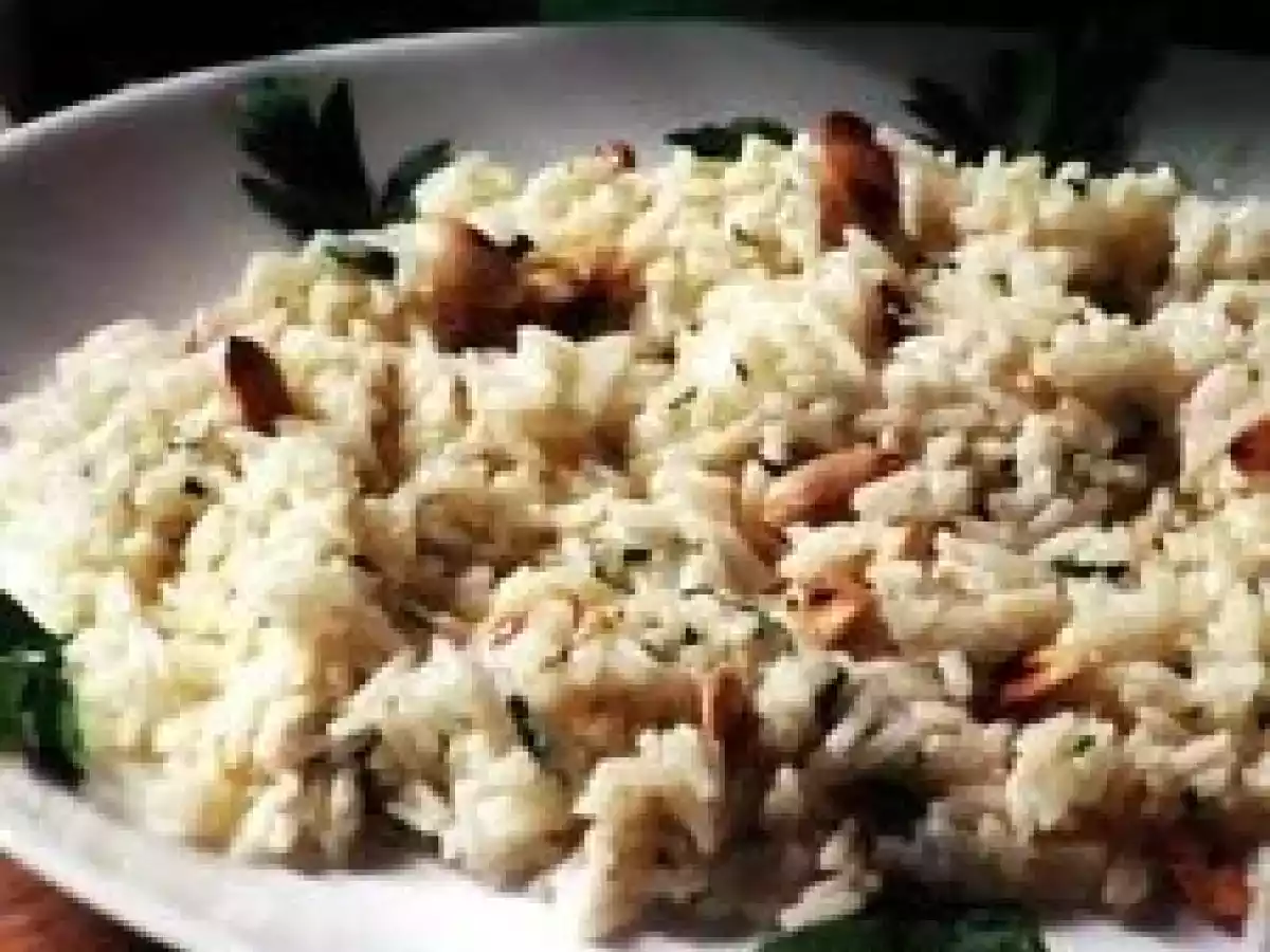 Risoto à Brasileira com Amêndoas e Salsa
