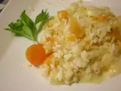 Risoto de brie com damasco e castanhas