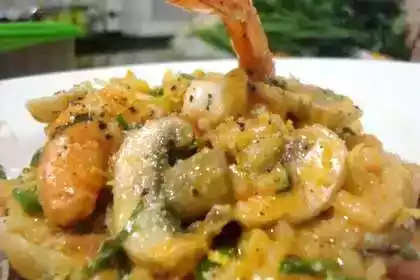 Risoto de camarão com vôngole e cogumelos