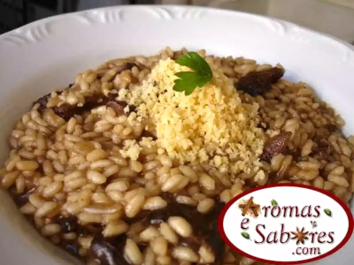 Risoto de funghi com farofa de provolone