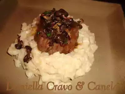 Risoto de grana padano e filé com crosta de shimeji