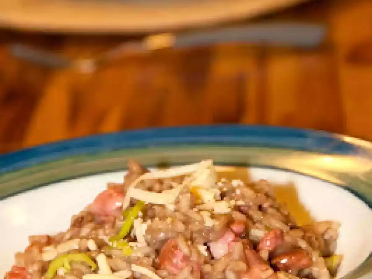 Risoto de linguiça apimentada de frango com pimenta de cheiro