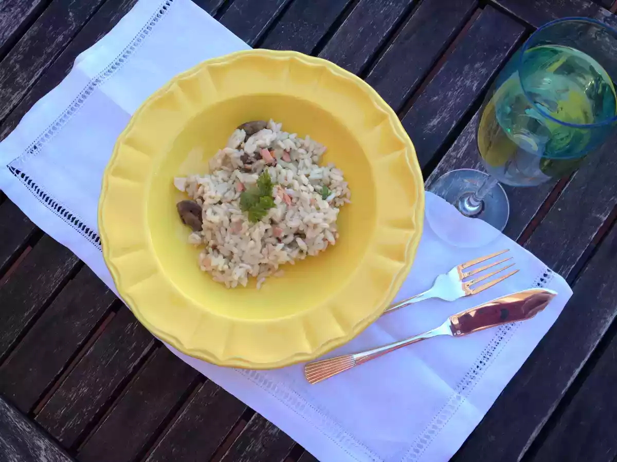 Risotto de cogumelos, salmão fumado e champanhe.