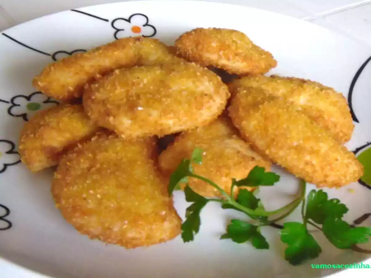 Rissóis de camarão (feitos com fatias de pão)
