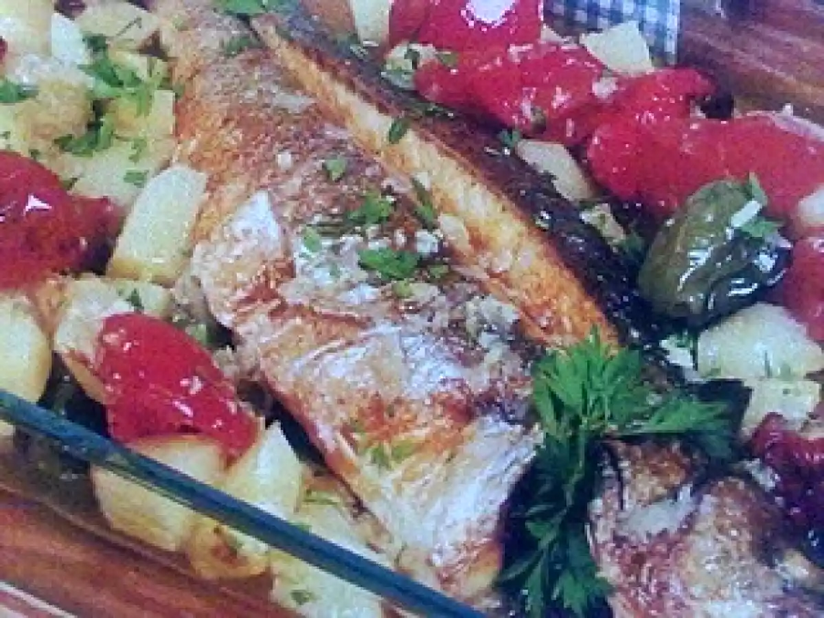 Robalo assado com pimentos