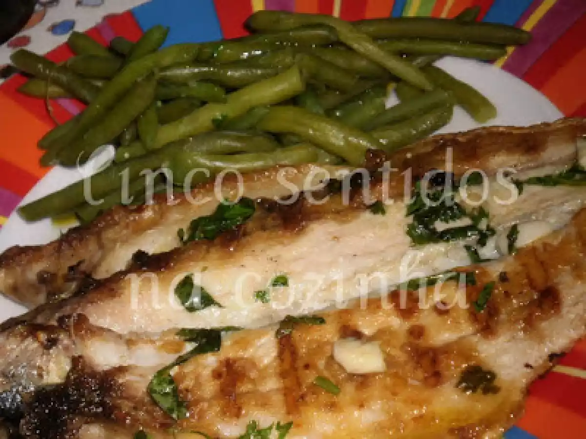 Robalo escalado aromatizado com coentros e alho - foto 3