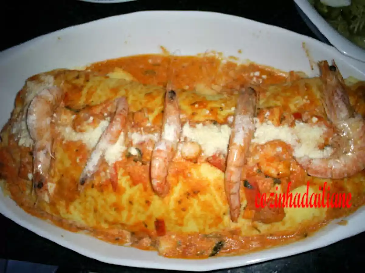 Rocambole de batatas com camarão