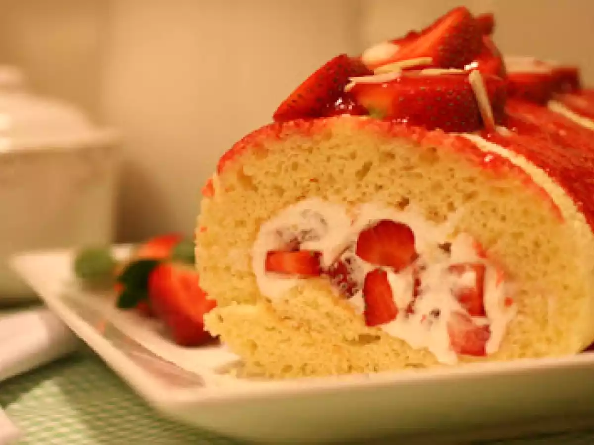 Rocambole de Morangos com Chantilly