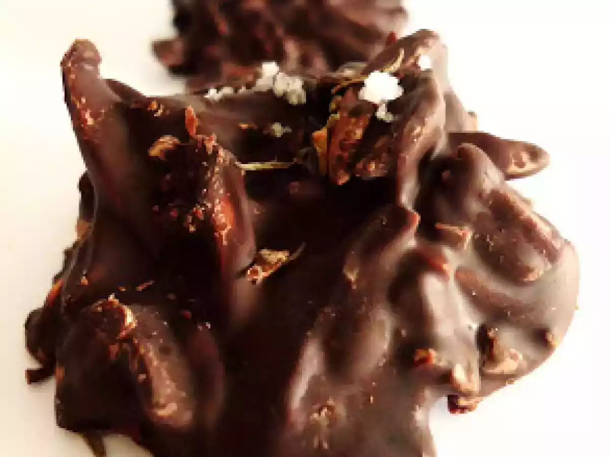 Rochers de Chocolate Preto e Amêndoa com Flor de Sal e Tomilho - foto 3