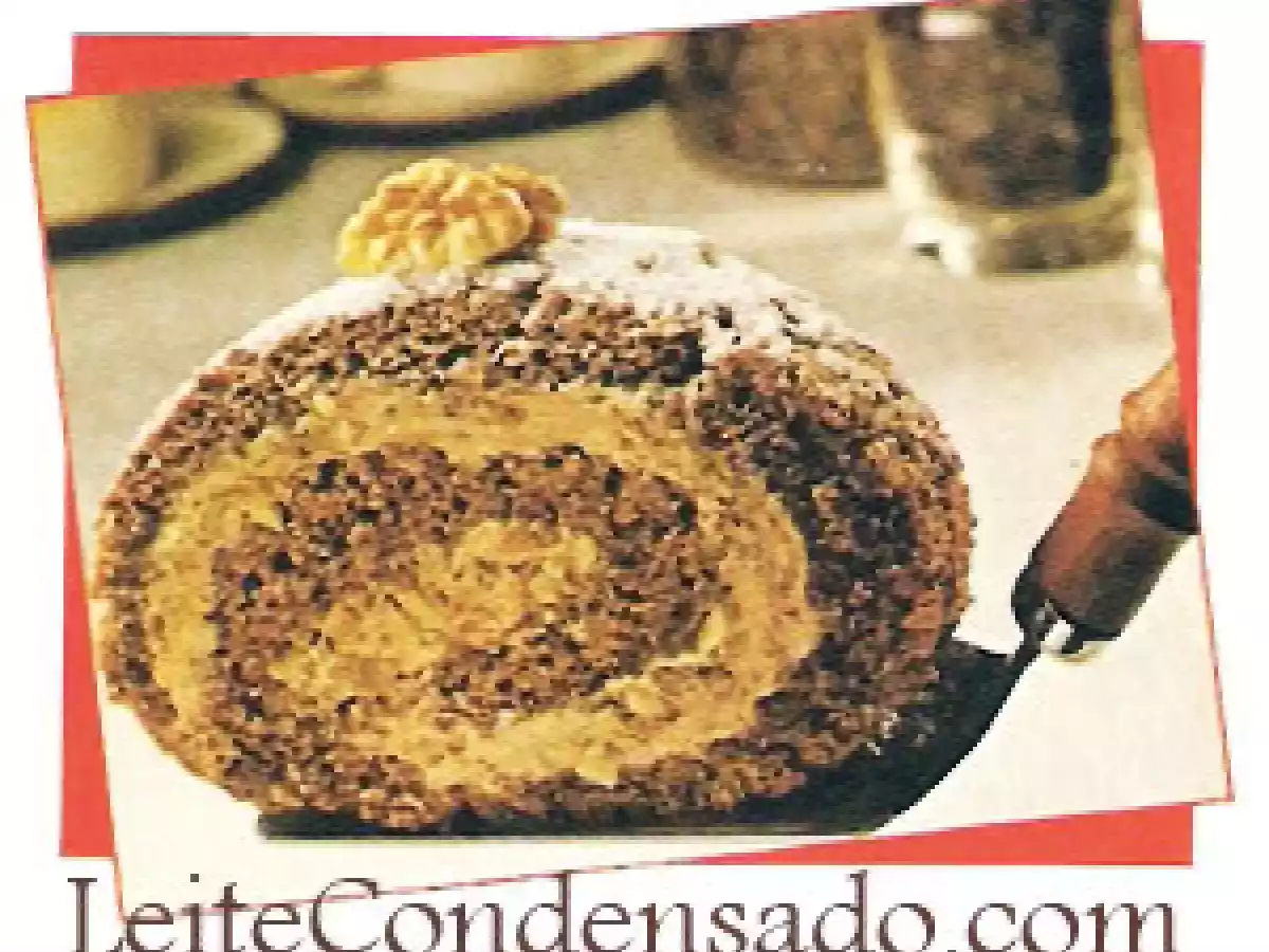 Rocombole de Chocolate com Recheio de Café e Nozes