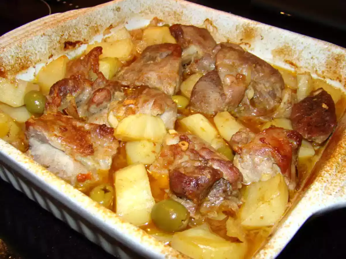 Rojões Assados no forno com Batatas e Azeitonas Recheadas com Pimento - foto 2