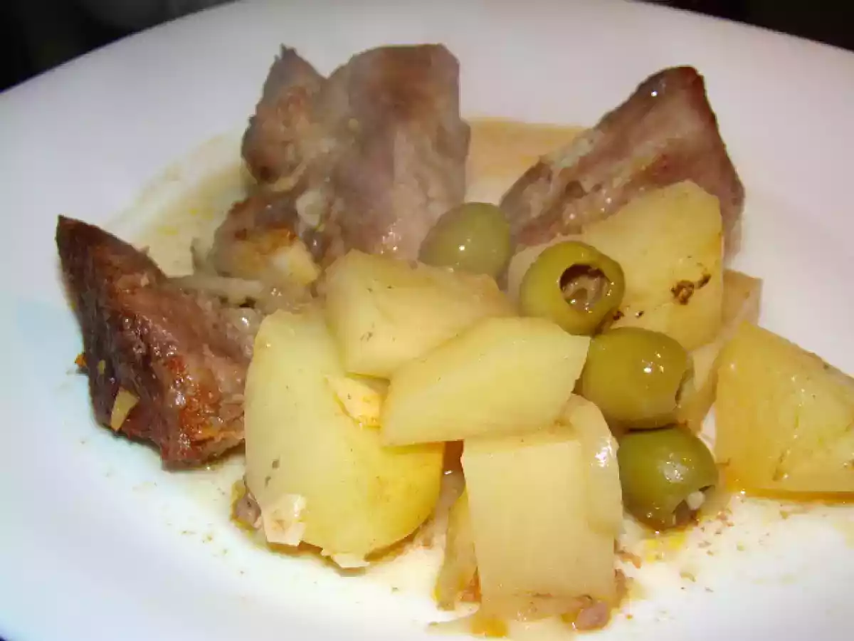 Rojões Assados no forno com Batatas e Azeitonas Recheadas com Pimento - foto 3