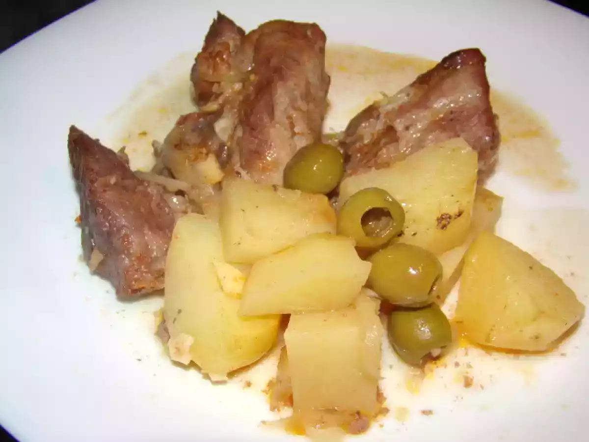 Rojões Assados no forno com Batatas e Azeitonas Recheadas com Pimento - foto 5