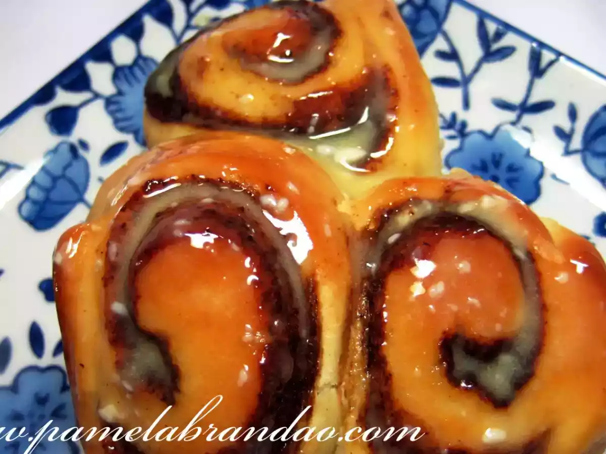 Rolinhos de Canela (Cinnamon Rolls)