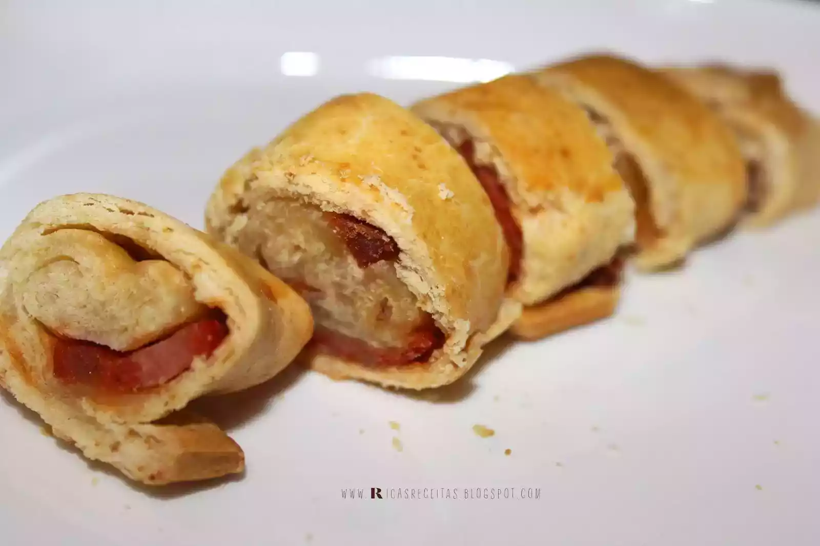 Rolinhos de chouriço | chorizo rolls, image size:1600x1066
