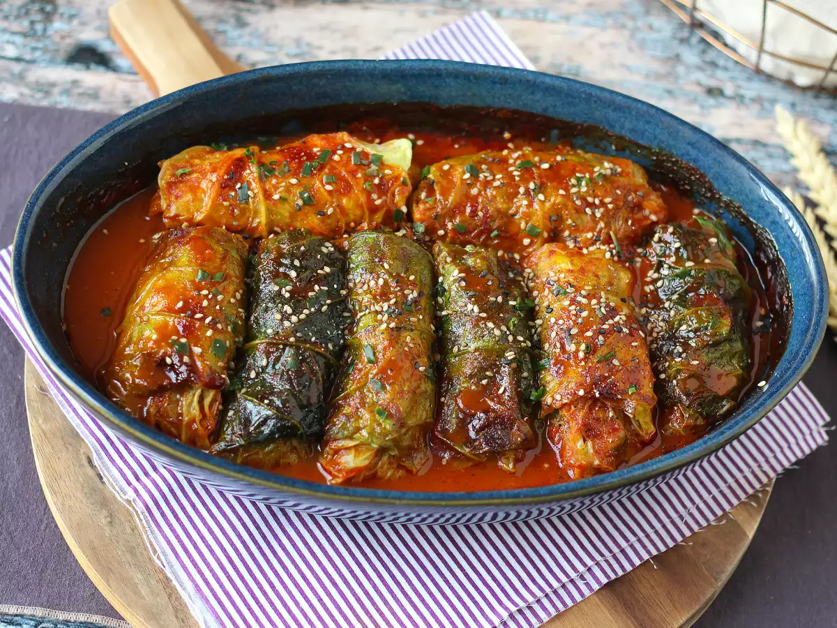 Rolinhos de couve-lombarda recheados com carne de porco e molho de mel e gochujang - foto 3
