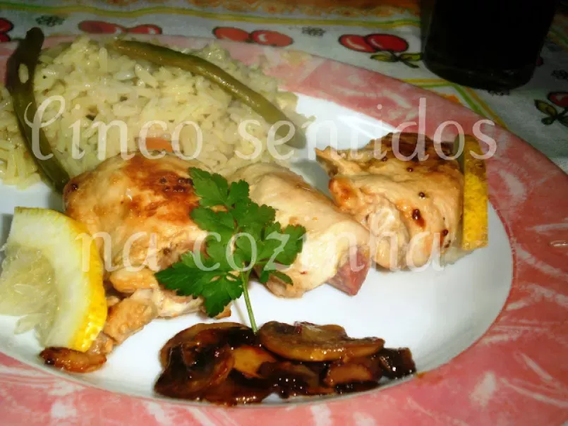 Rolinhos de frango e salsicha com molho de mostarda e mel, foto 1