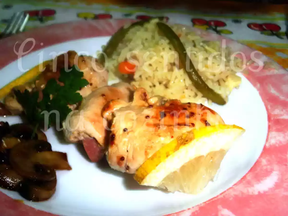 Rolinhos de frango e salsicha com molho de mostarda e mel - foto 3