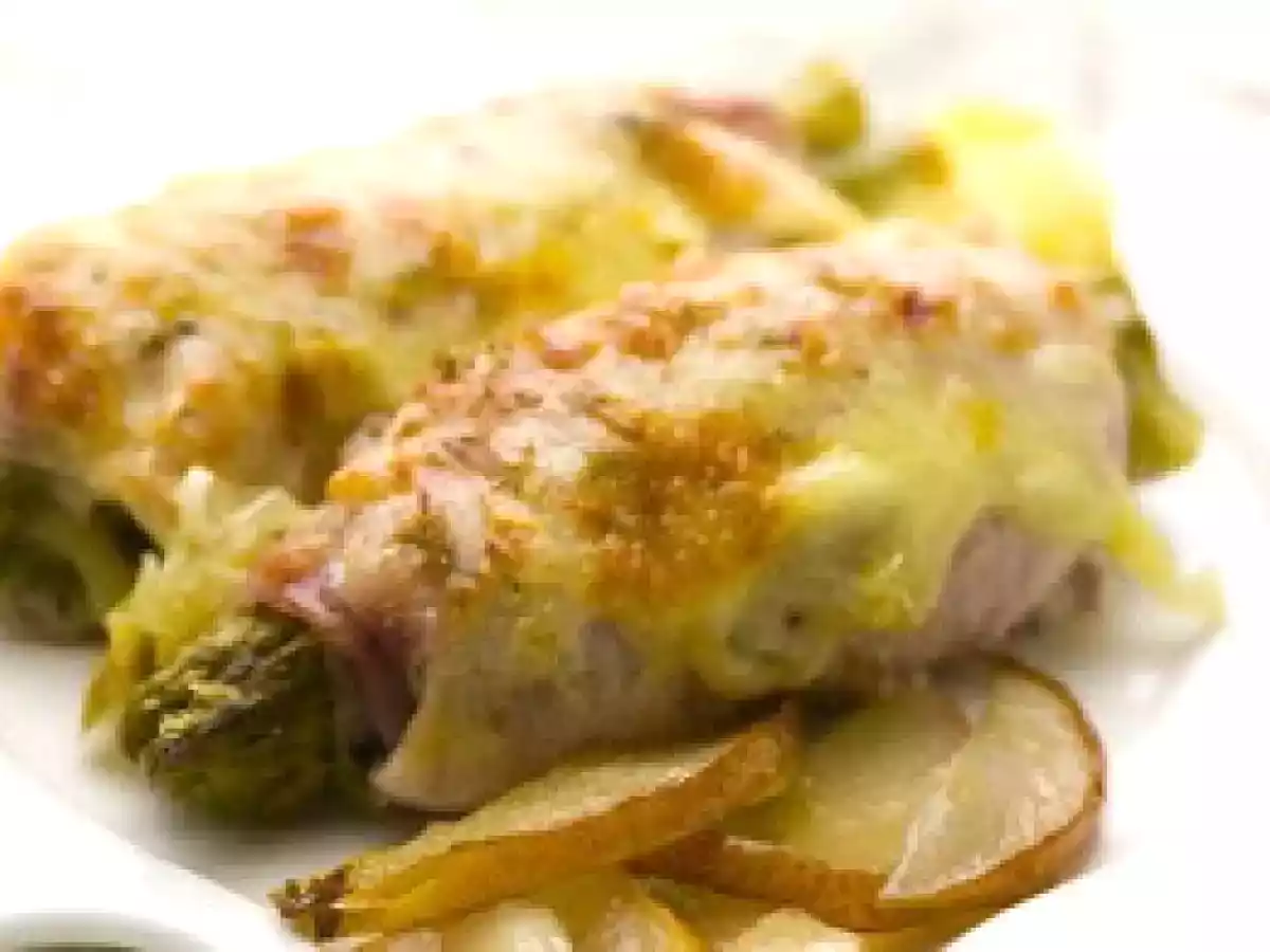 Rolinhos de peru com mozzarella e espargos